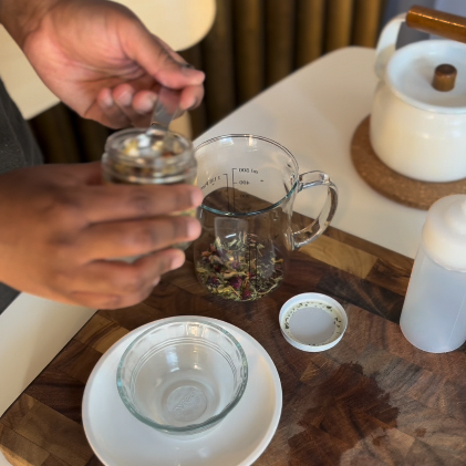 How to Tea Rinse for a balanced scalp microbiome