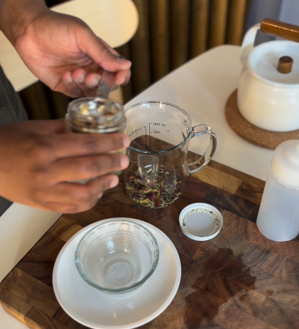 How to Tea Rinse for a balanced scalp microbiome
