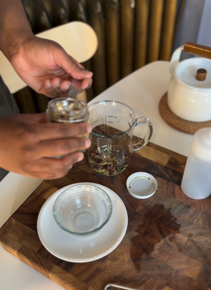 How to Tea Rinse for a balanced scalp microbiome